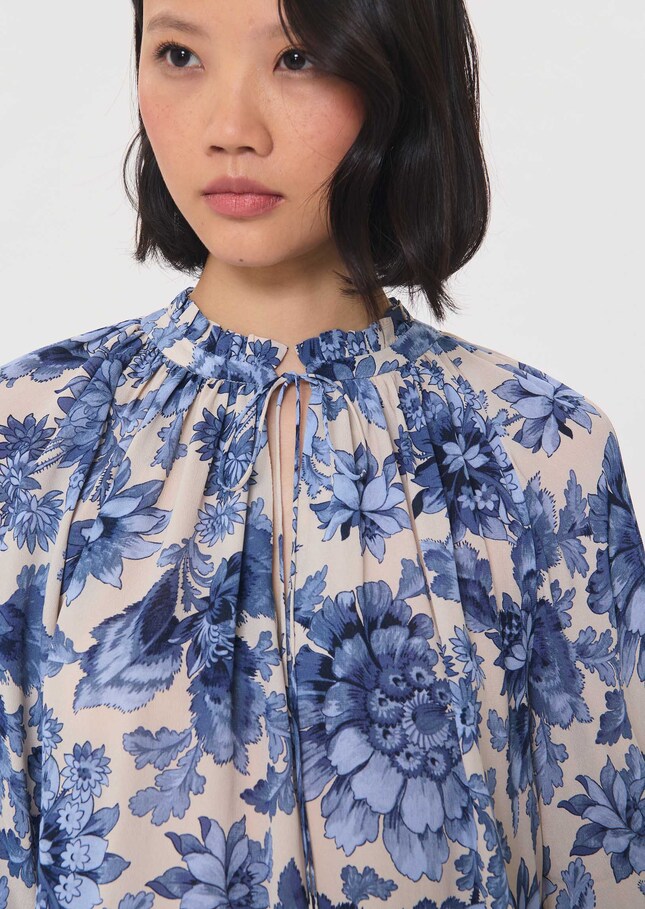 Top Tomaso flowing blue floral print with puff sleeves Off-white TARA JARMON CH