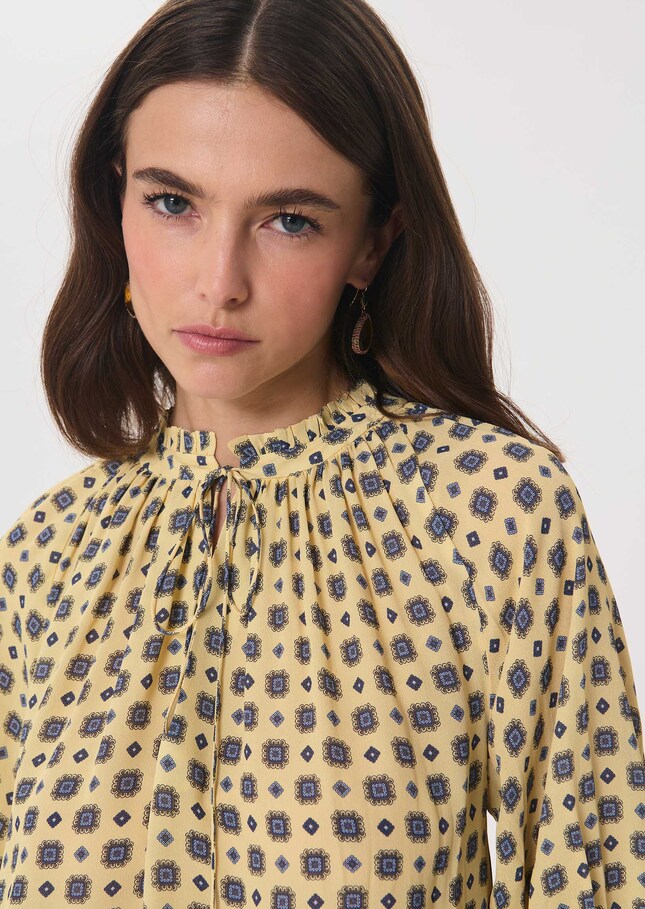 Top Tomaso printed with a lavallière collar Vanilla TARA JARMON CH